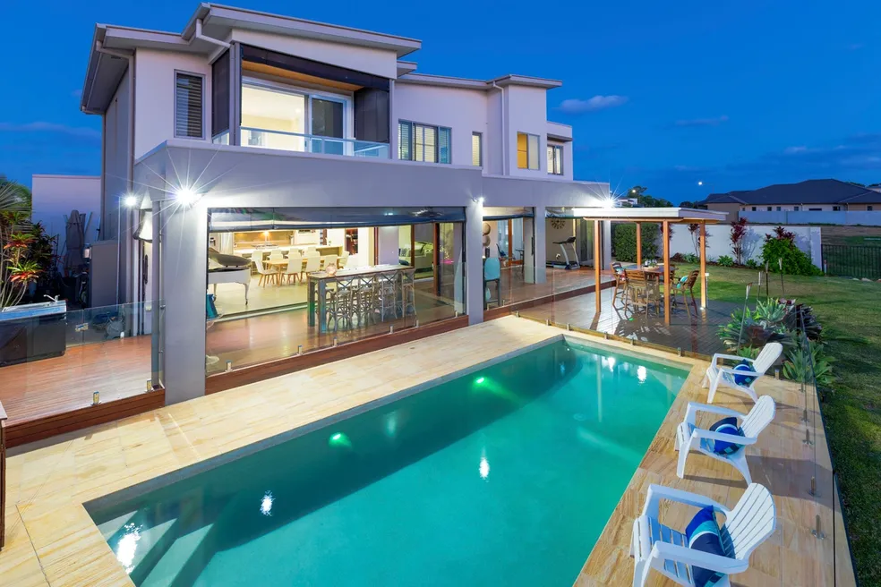 Five star glass house